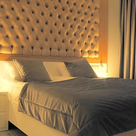 Hotel Sjesta Нова Сул Екстериор снимка