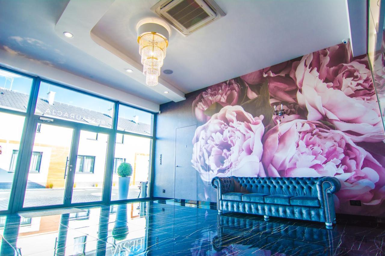 Hotel Sjesta Нова Сул Екстериор снимка