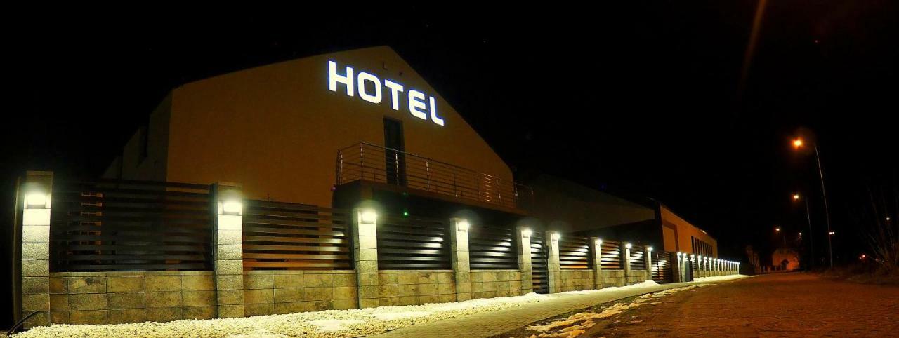 Hotel Sjesta Нова Сул Екстериор снимка