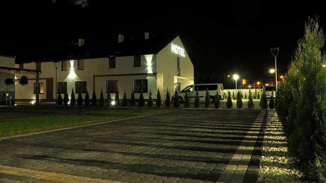 Hotel Sjesta Нова Сул Екстериор снимка