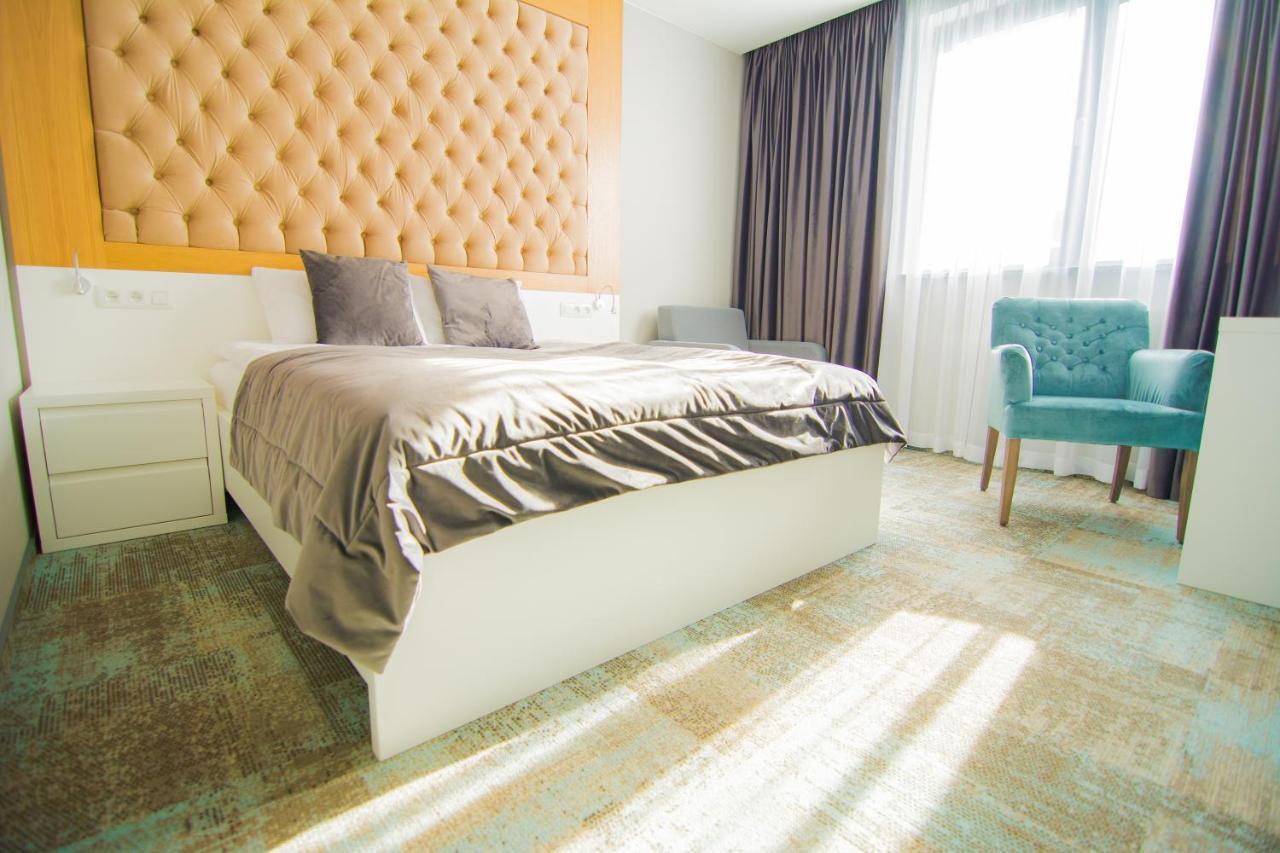 Hotel Sjesta Нова Сул Екстериор снимка